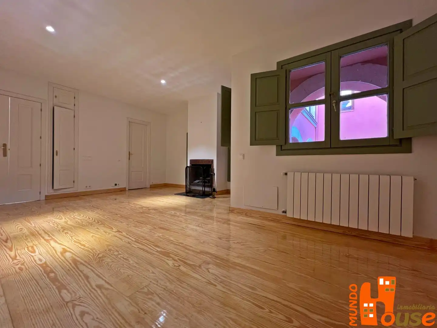 Sala de estar de Dúplex en venta en Real Sitio de San Ildefonso con Calefacción, Trastero y Balcón