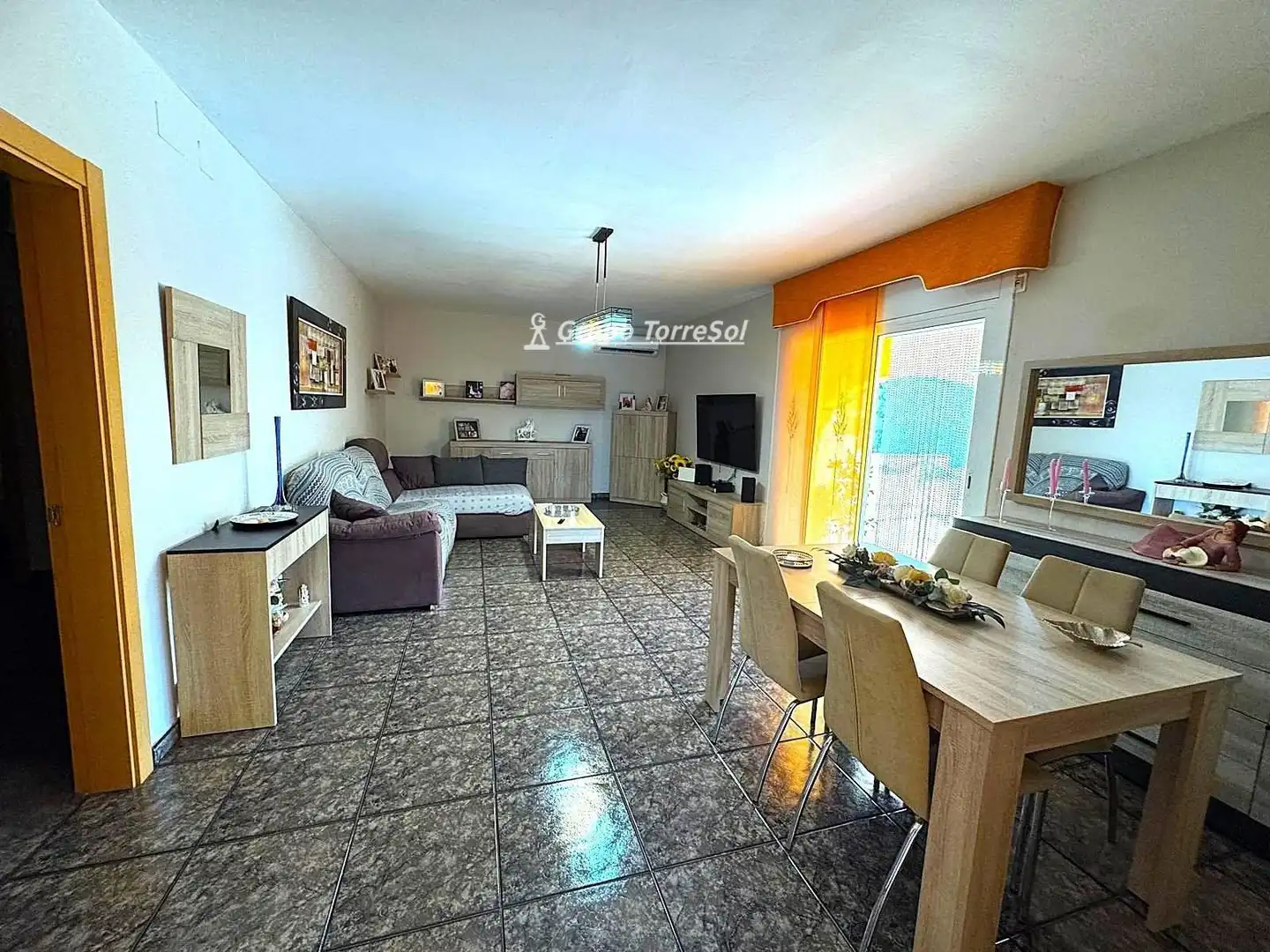 Living room of Houses for sale in La Bisbal del Penedès  with Air Conditioner, Heating and Terrace