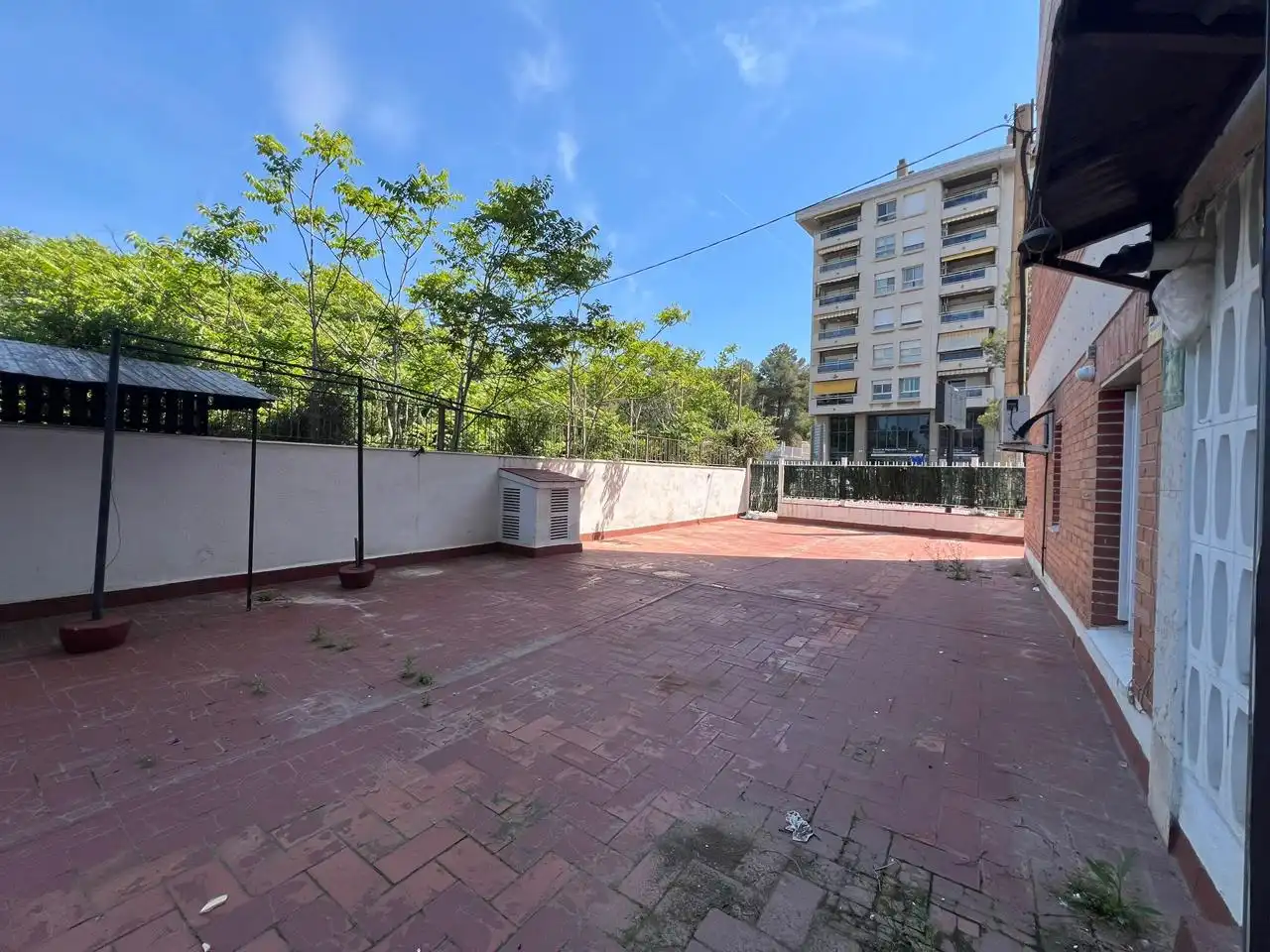 Außenansicht von Erdgeschoss zum Verkauf in Tarragona mit Terrasse