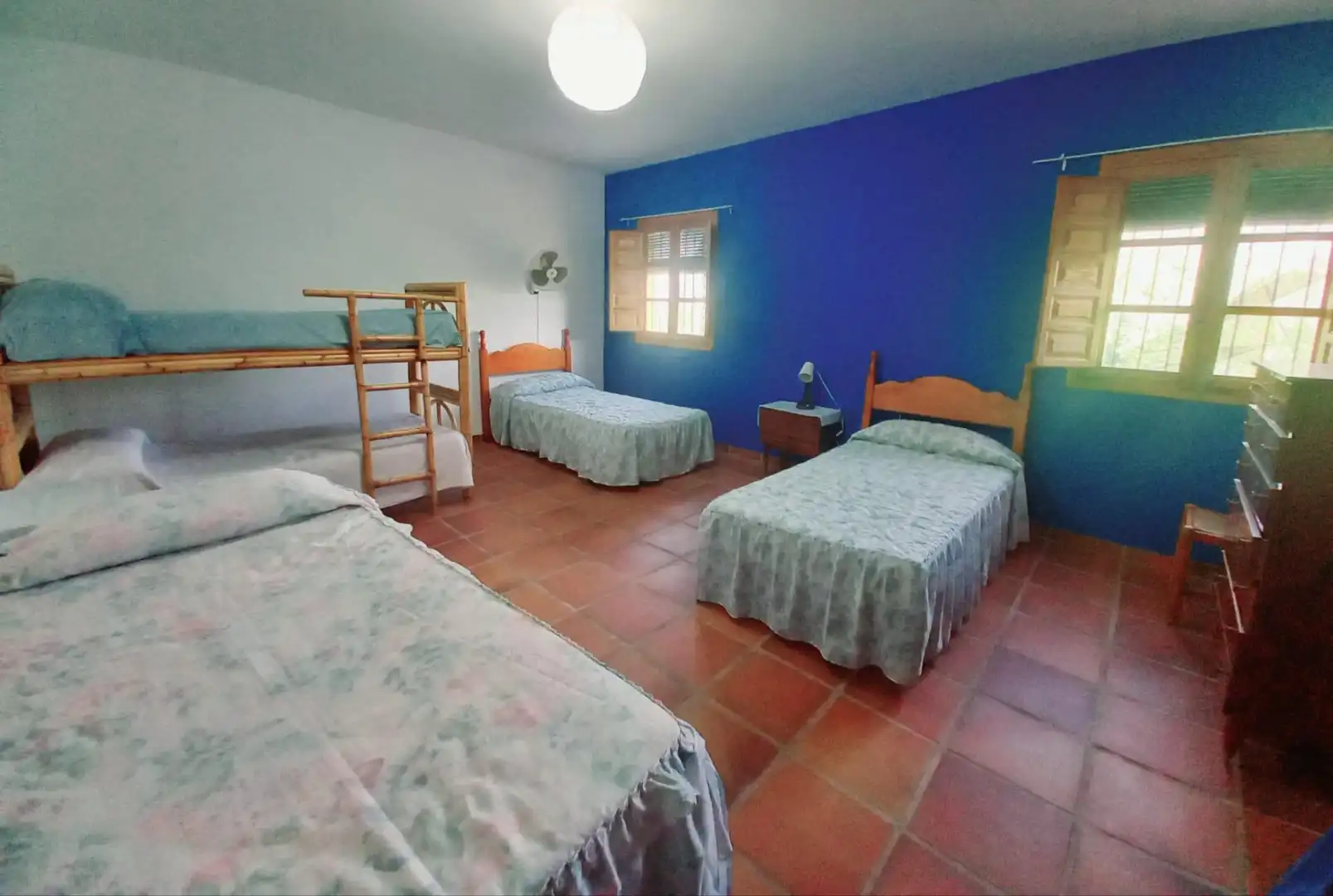 Habitación de Casa adosada en venta en Comares con Terraza, Trastero y Amueblado