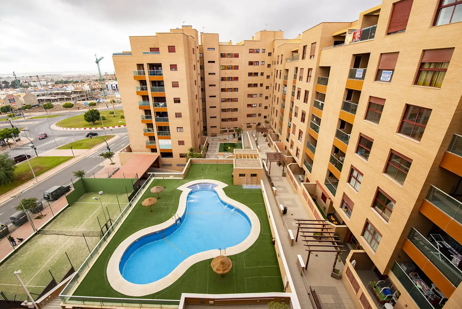 Piscina de Pis en venda en Almería amb Aire condicionat, Terrassa i Traster
