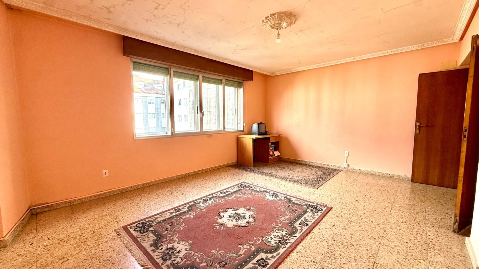 Sala d'estar de Pis en venda en O Carballiño   amb Calefacció i Parquet