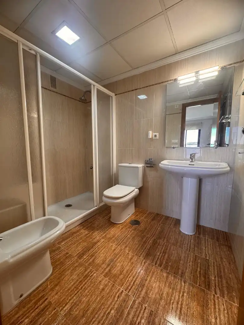 Baño de Piso de alquiler en Florida - Ciudad de Asís