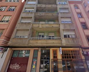 Vista exterior de Edifici en venda en León Capital 