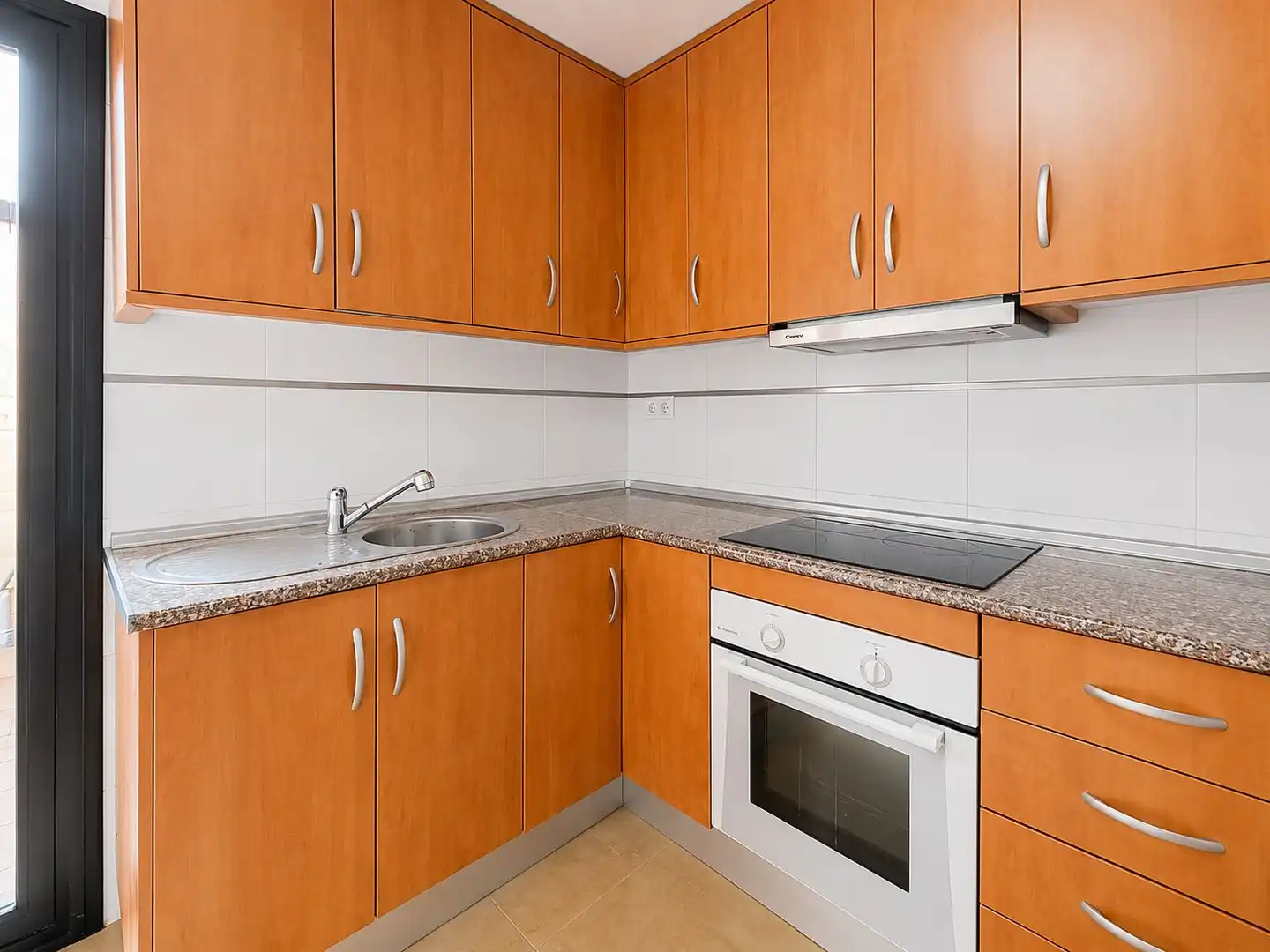 Cuina de Apartament en venda en Mijas amb Aire condicionat, Calefacció i Jardí privat