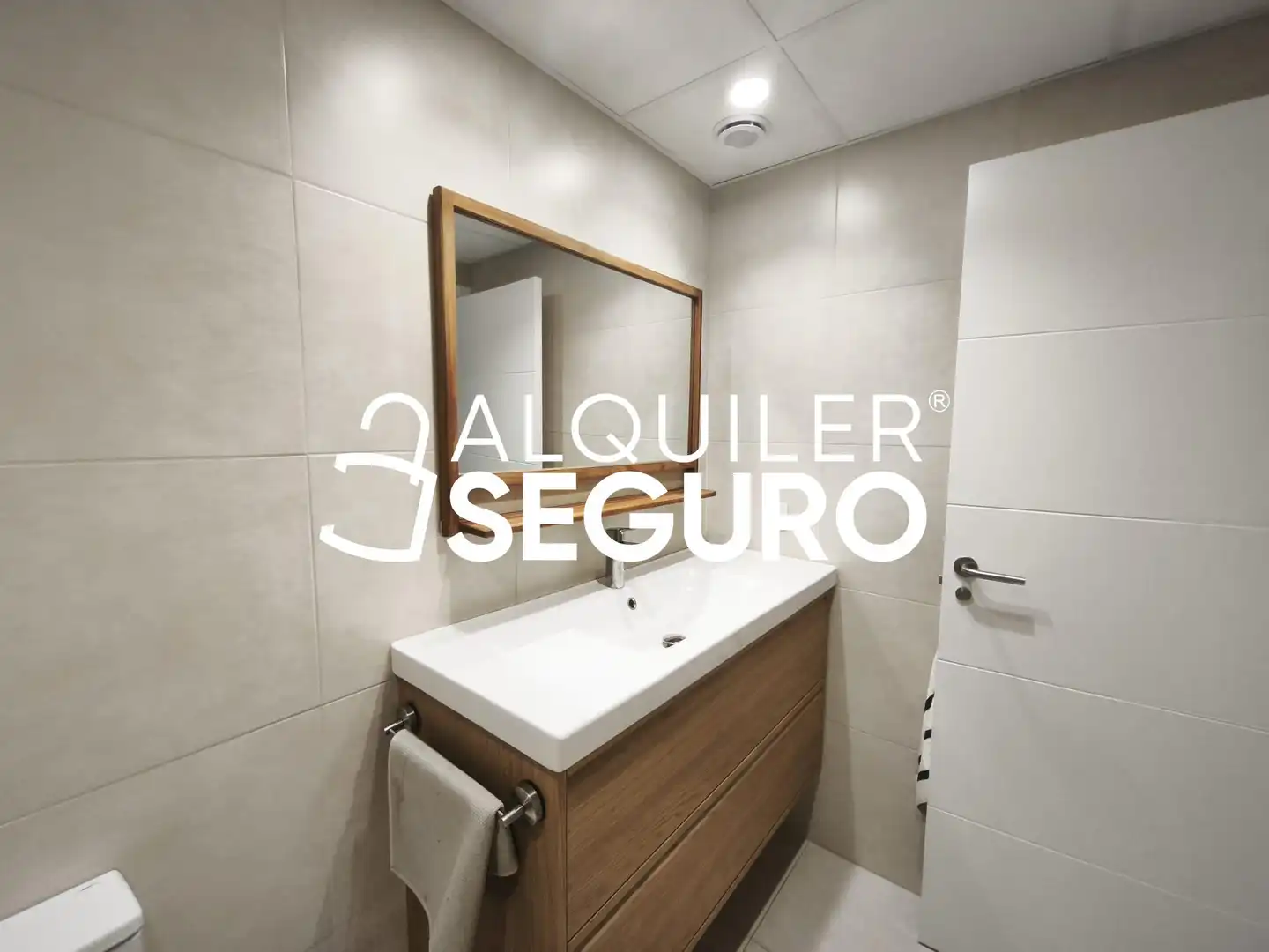 Bathroom of Flat for rent in Zaragoza  with Air Conditioner, Heating and Terrace