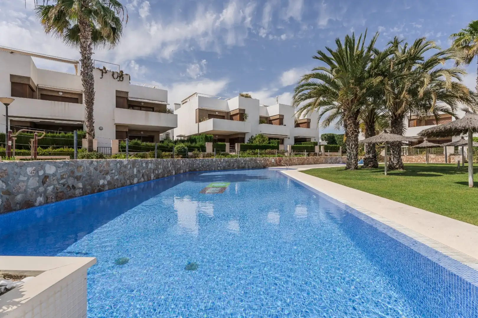 Piscina de Piso en venta en Orihuela con Aire acondicionado, Jardín privado y Terraza
