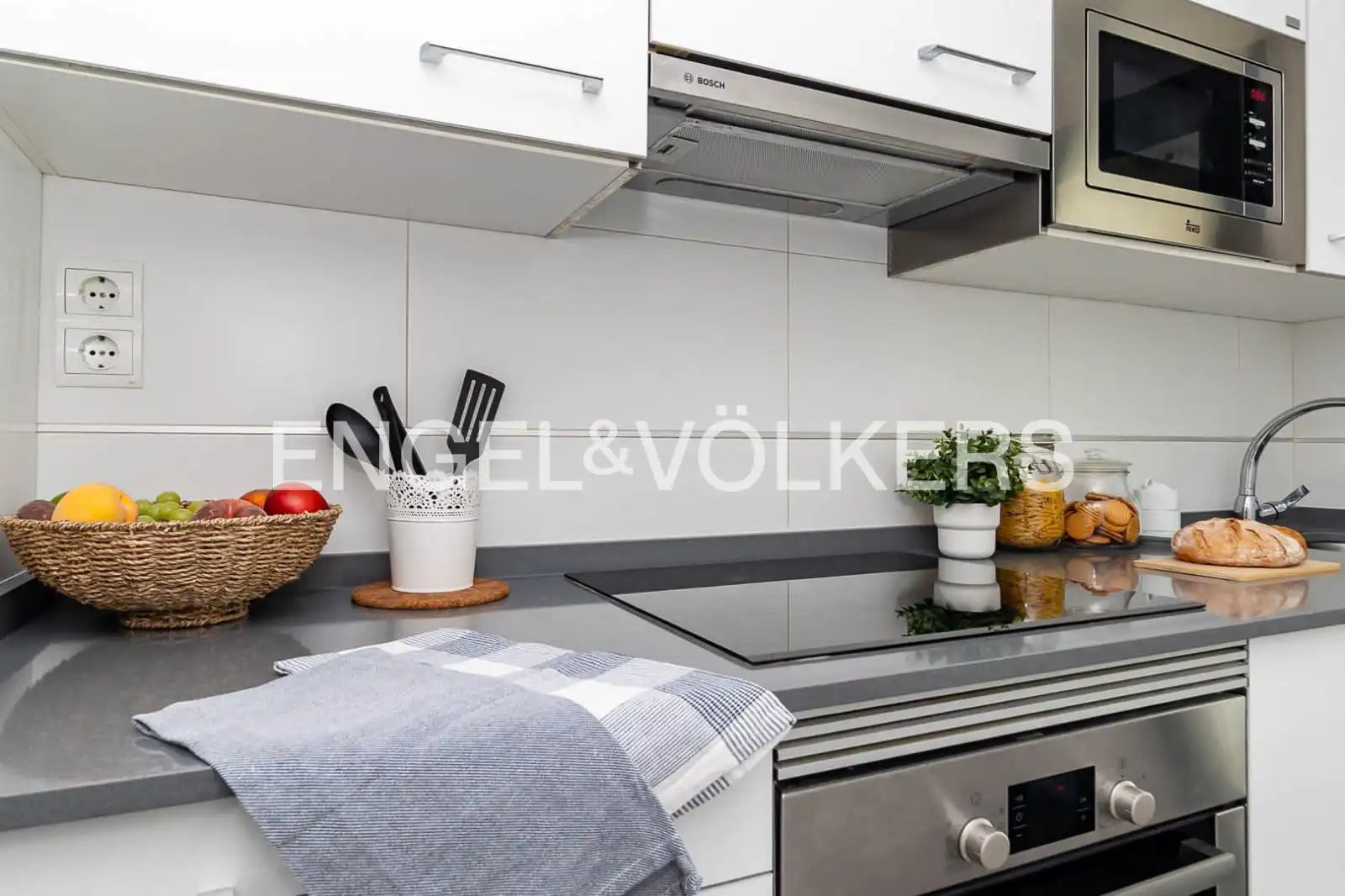 Kitchen of Flat for rent in Madrid  with Air Conditioner, Heating and Private garden