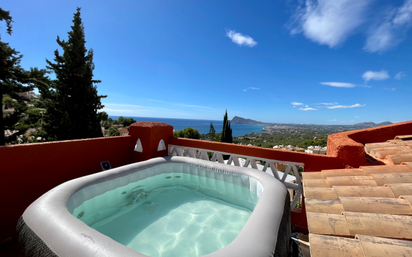 Vista exterior de Casa adosada en venda en Altea amb Aire condicionat, Calefacció i Jardí privat