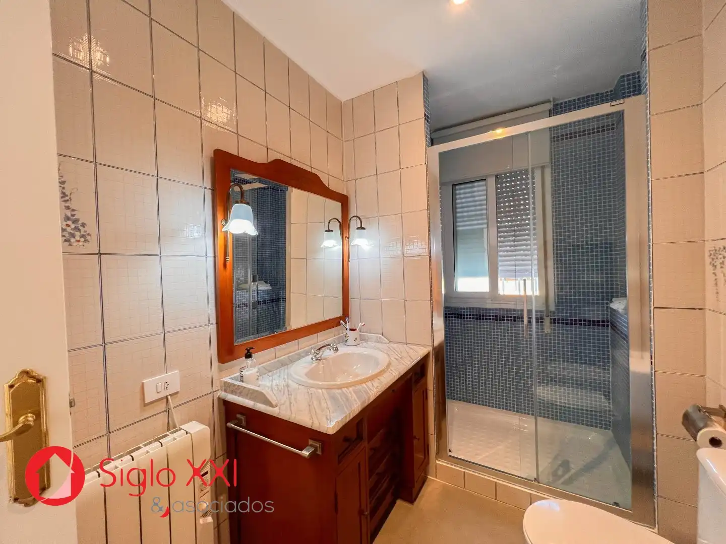 Badezimmer von Einfamilien-Reihenhaus zum Verkauf in Castellón de la Plana / Castelló de la Plana mit Klimaanlage, Heizung und Terrasse