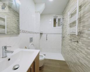 Bathroom of Flat for sale in Cornellà de Llobregat