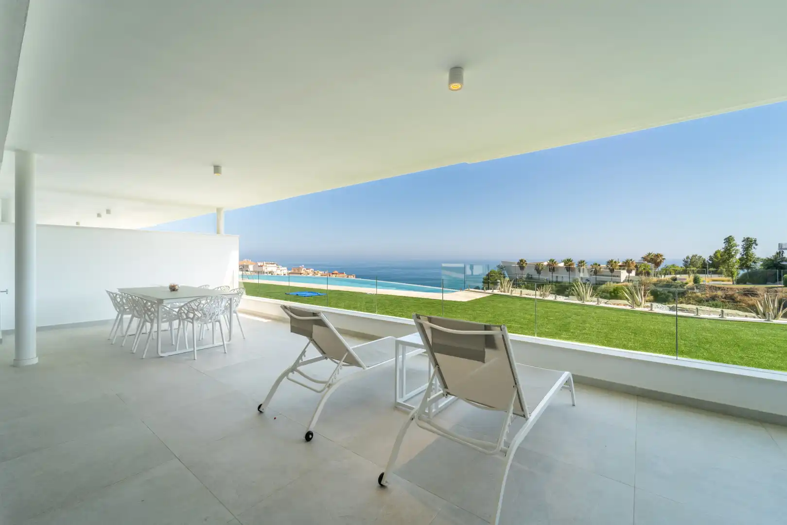 Terrasse von Wohnungen zur Miete in Benalmádena mit Klimaanlage, Terrasse und Schwimmbad