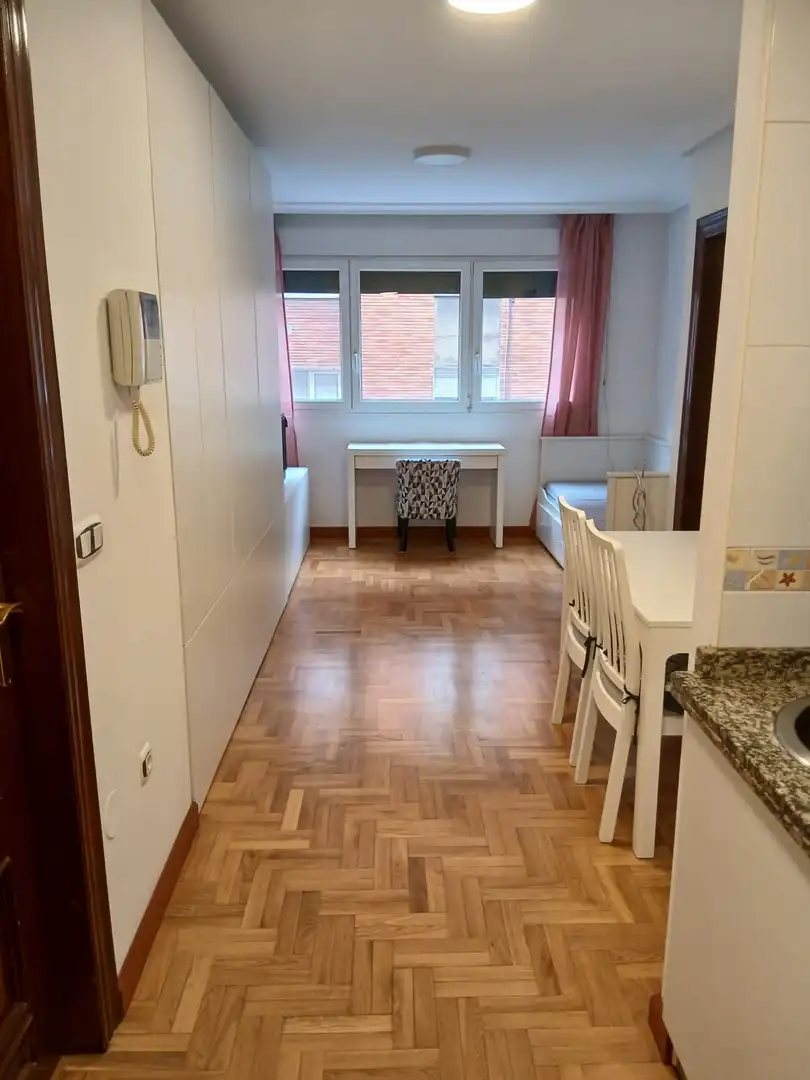 Schlafzimmer von Wohnung zur Miete in Gijón  mit Heizung und Parkett