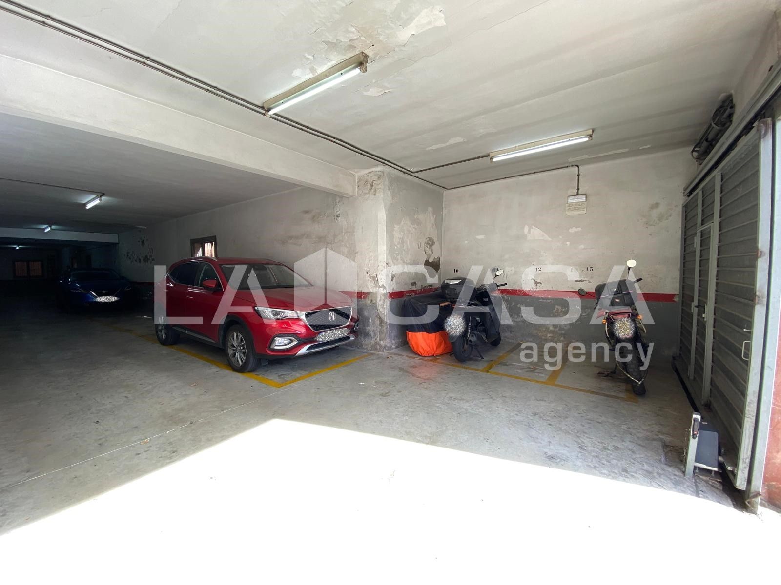 Aparcament de Local en venda en Santa Coloma de Gramenet