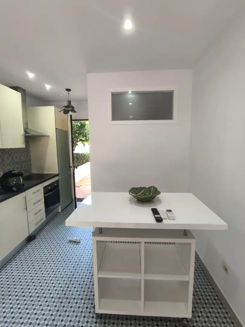 Cocina de Estudio de alquiler en Estepona con Aire acondicionado, Calefacción y Jardín privado