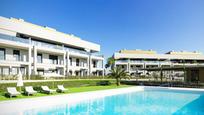 Vista exterior de Dúplex en venda en Estepona amb Aire condicionat, Terrassa i Piscina