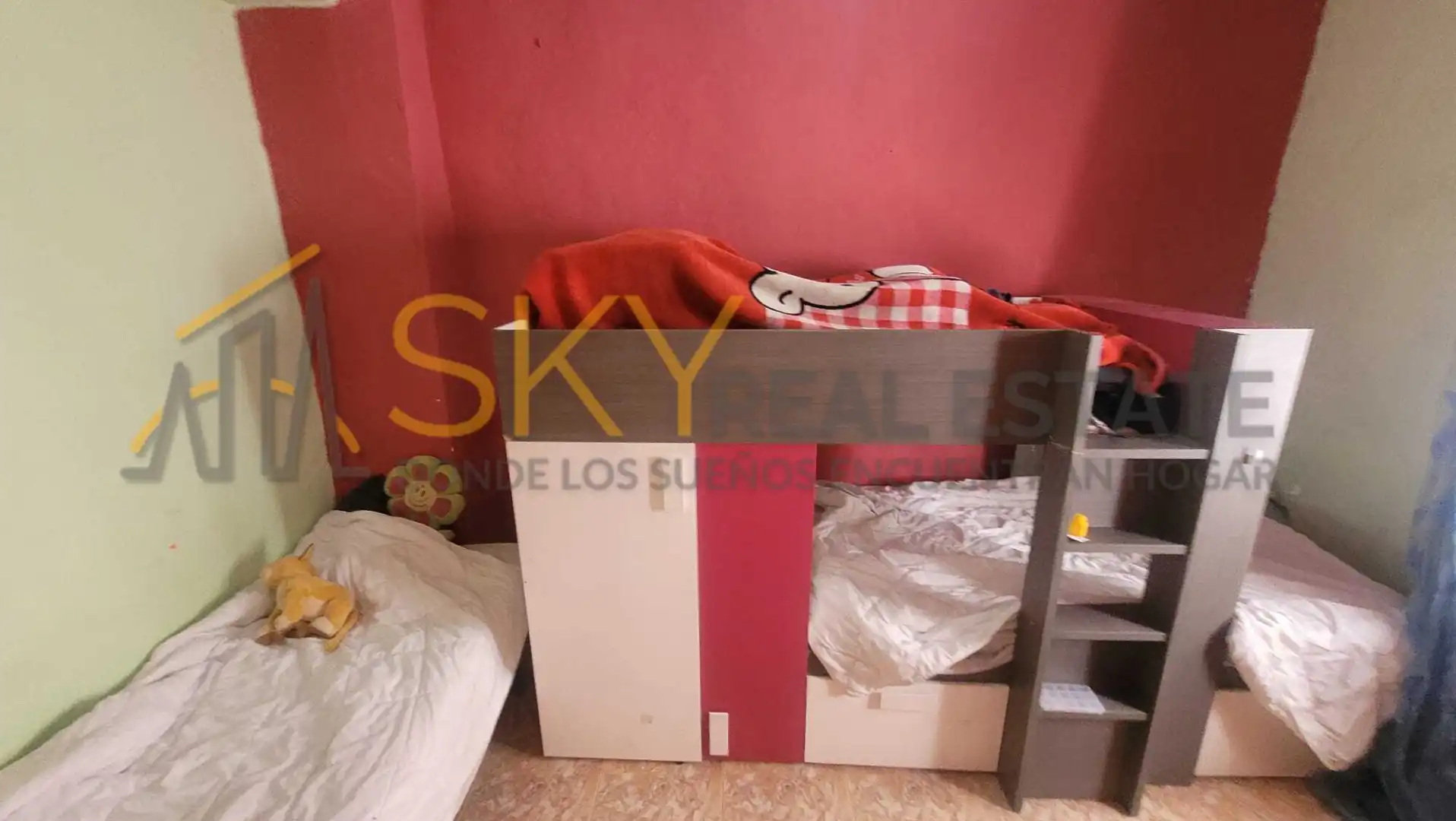 Habitación de Casa adosada en venta en Buñol con Terraza, Trastero y Amueblado