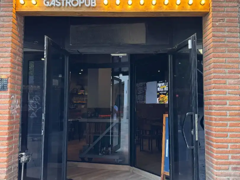 Local comercial en traspaso en racona 1