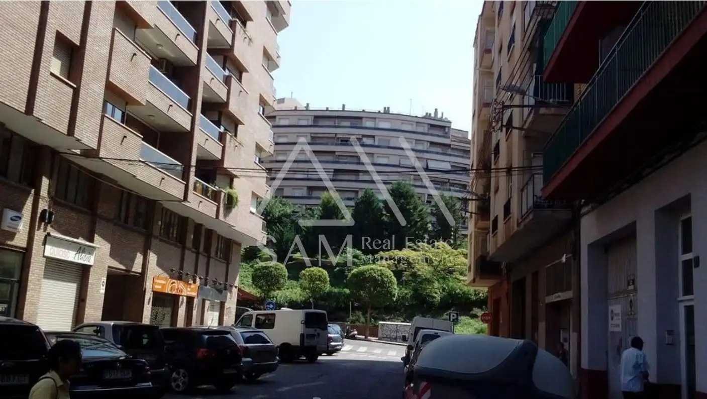Amplio Local Comercial en Lérida  Excelente Ubicación, imatge 4