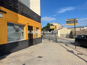 Locale commerciale in vendita a Sant Rafael