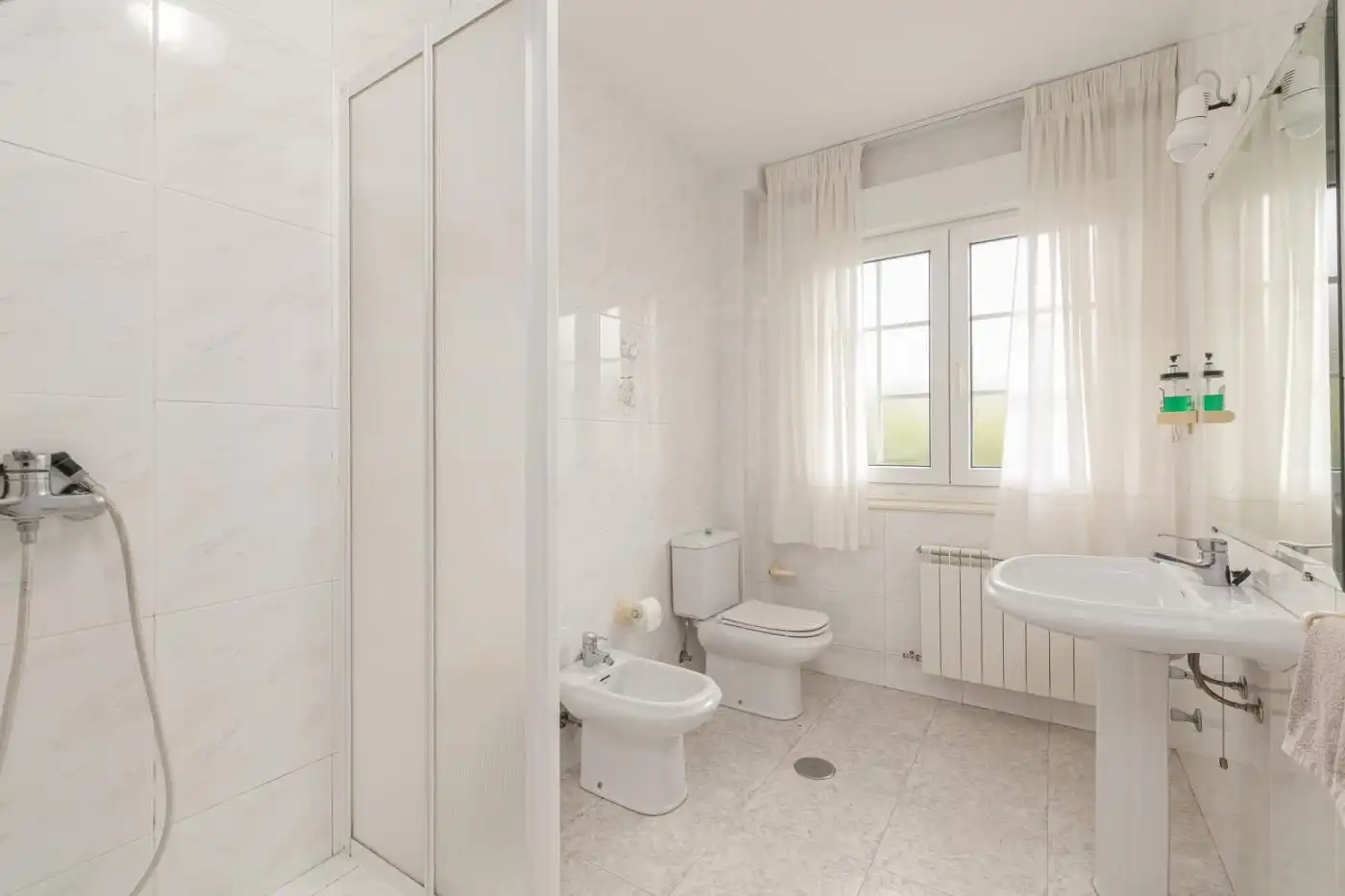 Baño de Casa o chalet en venta en Bueu con Calefacción, Terraza y Amueblado