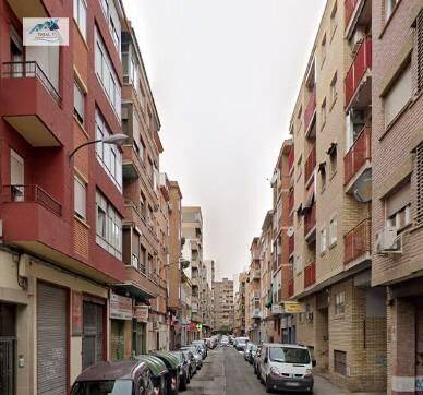 Piso en Venta en Calle DAROCA en Barrio de Delicias