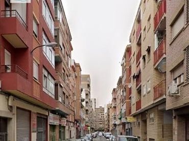 Pis amb balcó en venda a Calle DAROCA