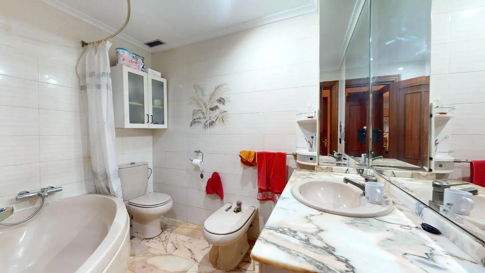 Bany de Casa o xalet en venda en Córdoba amb Jardí privat, Terrassa i Traster