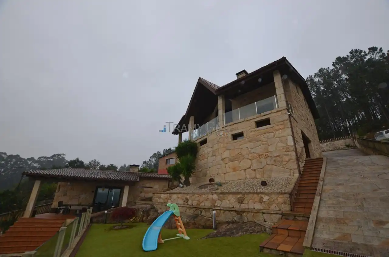 Vista exterior de Casa o chalet en venta en Tui con Calefacción, Jardín privado y Terraza