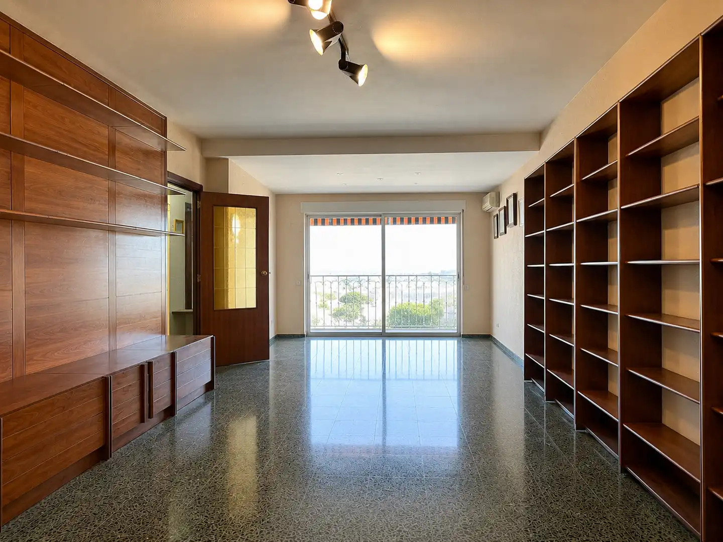 Sala d'estar de Pis en venda en Valencia amb Aire condicionat, Terrassa i Moblat