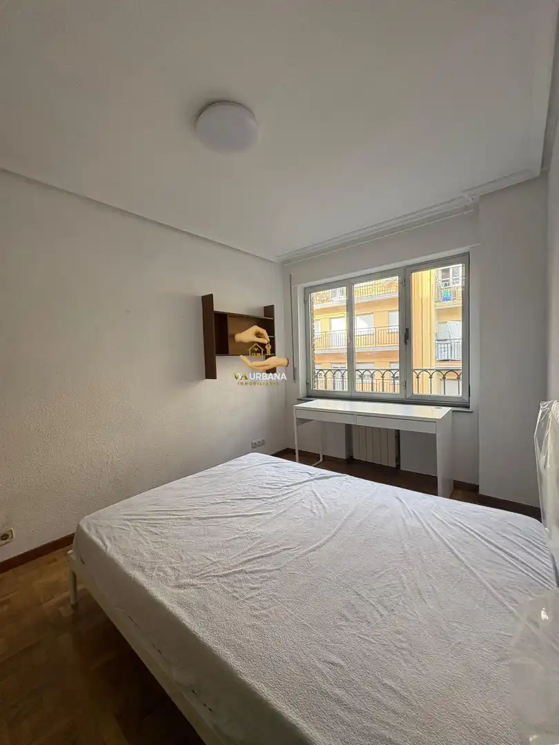 Schlafzimmer von Wohnung zur Miete in Salamanca mit Heizung, Terrasse und Möbliert