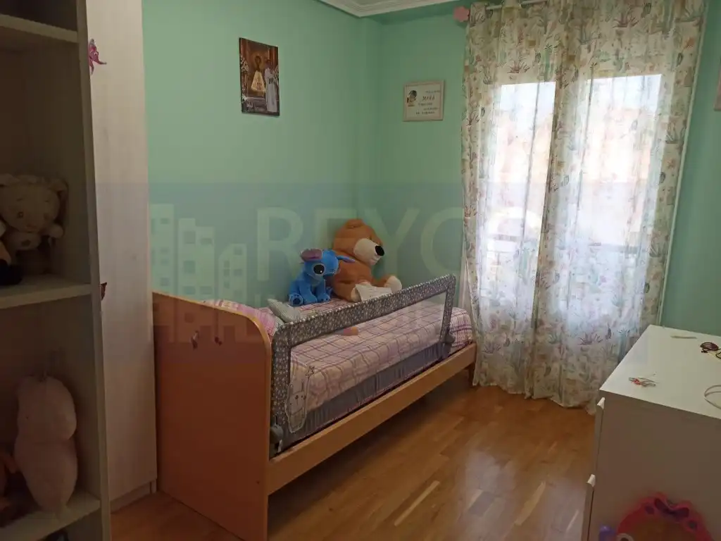 Schlafzimmer von Einfamilien-Reihenhaus zum Verkauf in Alesanco mit Privatgarten und Möbliert