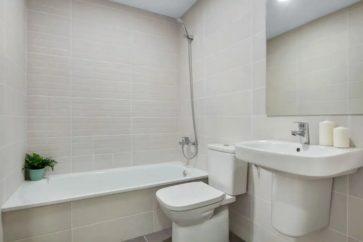 Bathroom of Flat for sale in Mijas  with Air Conditioner, Heating and Terrace