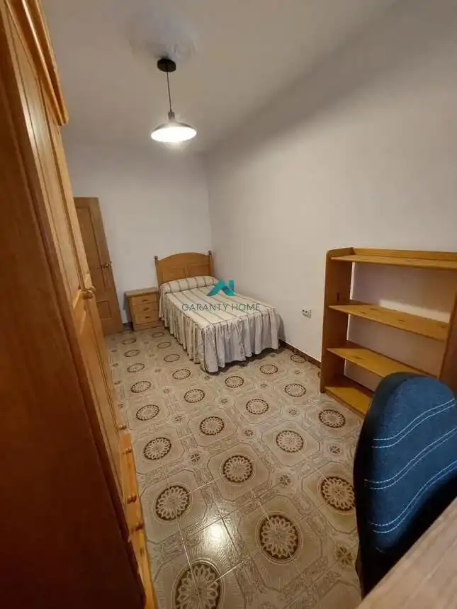 Habitación de Piso de alquiler en Jaén con Amueblado y Balcón