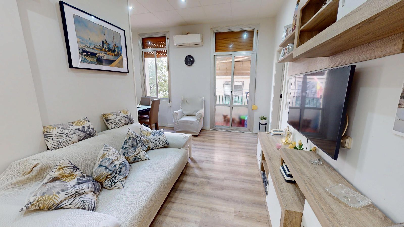 Living room of Flat for sale in  Barcelona Capital  with Terrace and Balcony