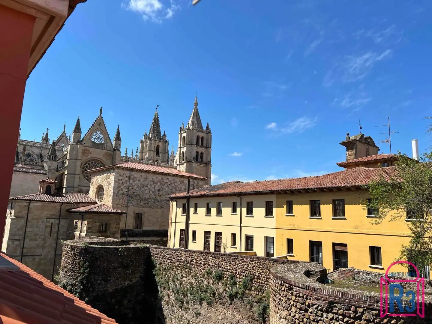 Exterior view of Apartments for sale in León Capital   with Heating and Storage room