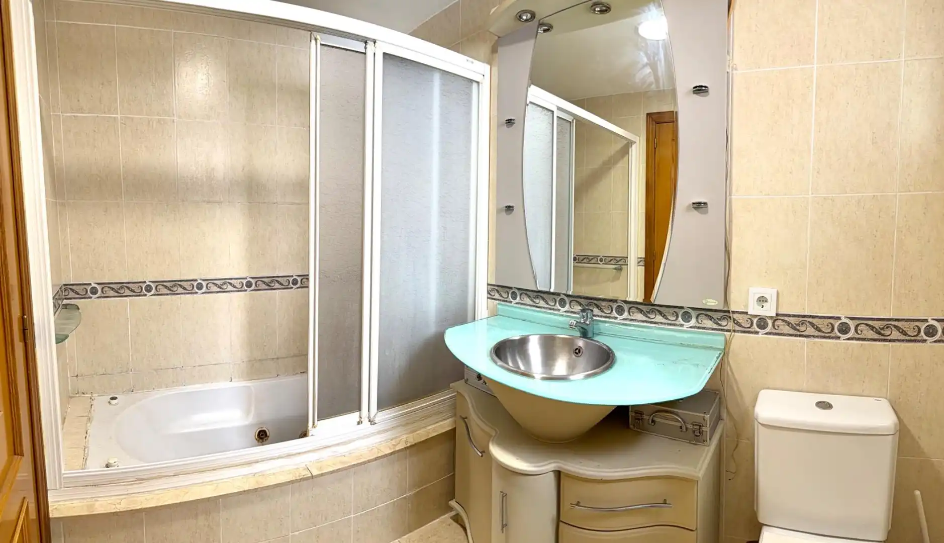 Bathroom of Attic for sale in Burjassot  with Air Conditioner, Heating and Terrace