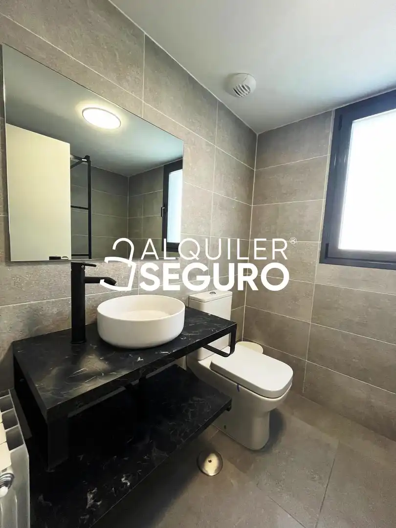 Bathroom of Flat for rent in Valdemoro  with Heating, Terrace and Storage room