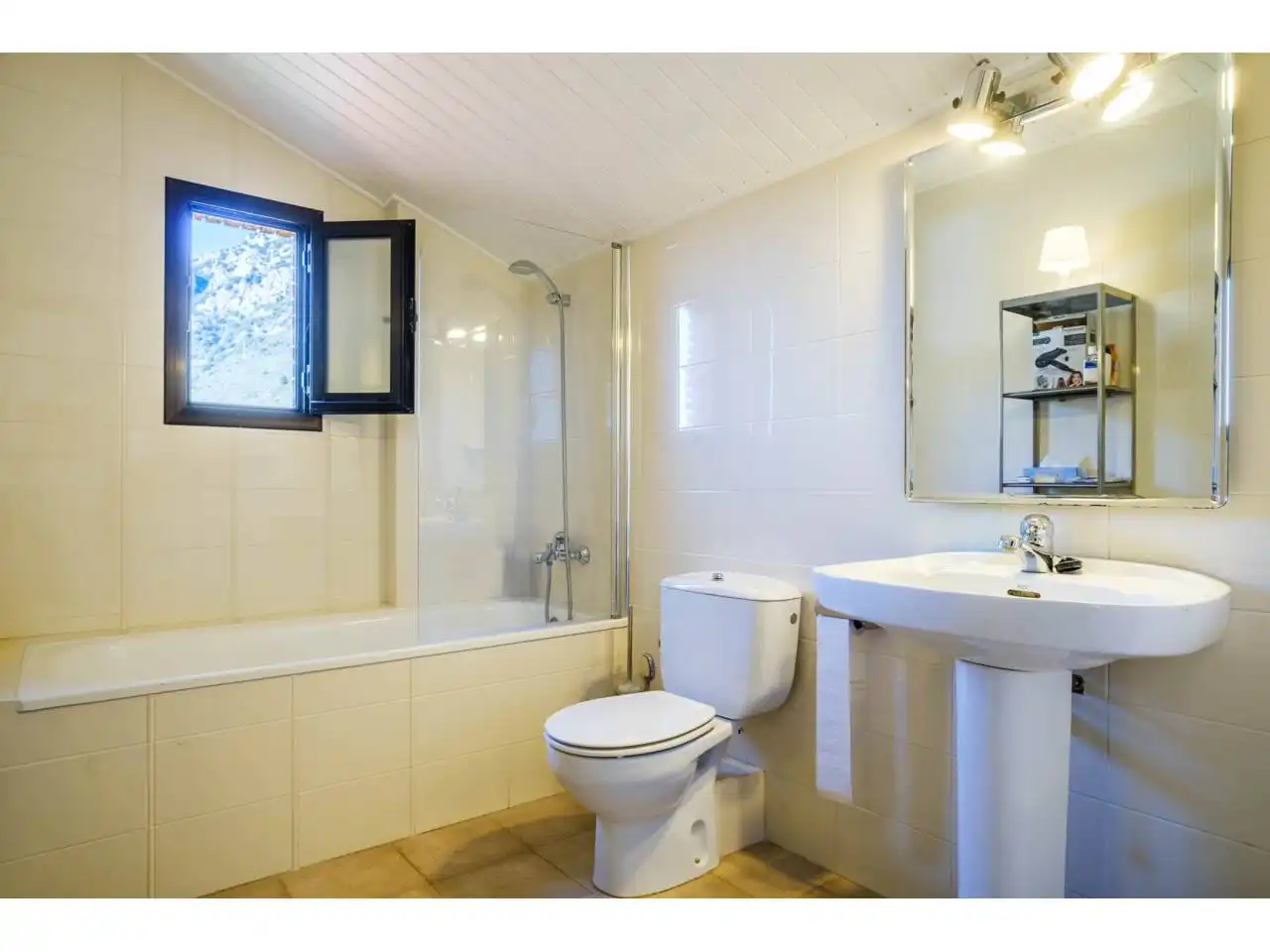 Villa con giardino in vendita a Berga, imagen 16