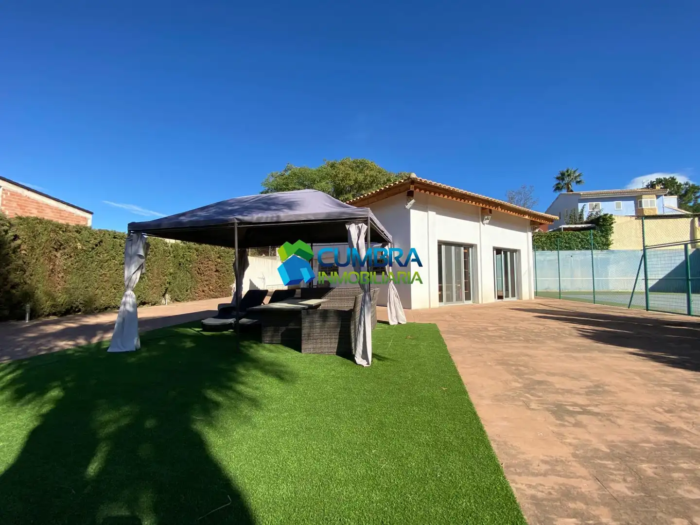 Chalet con jardín en venta en Calle Madreselva, imagen 2