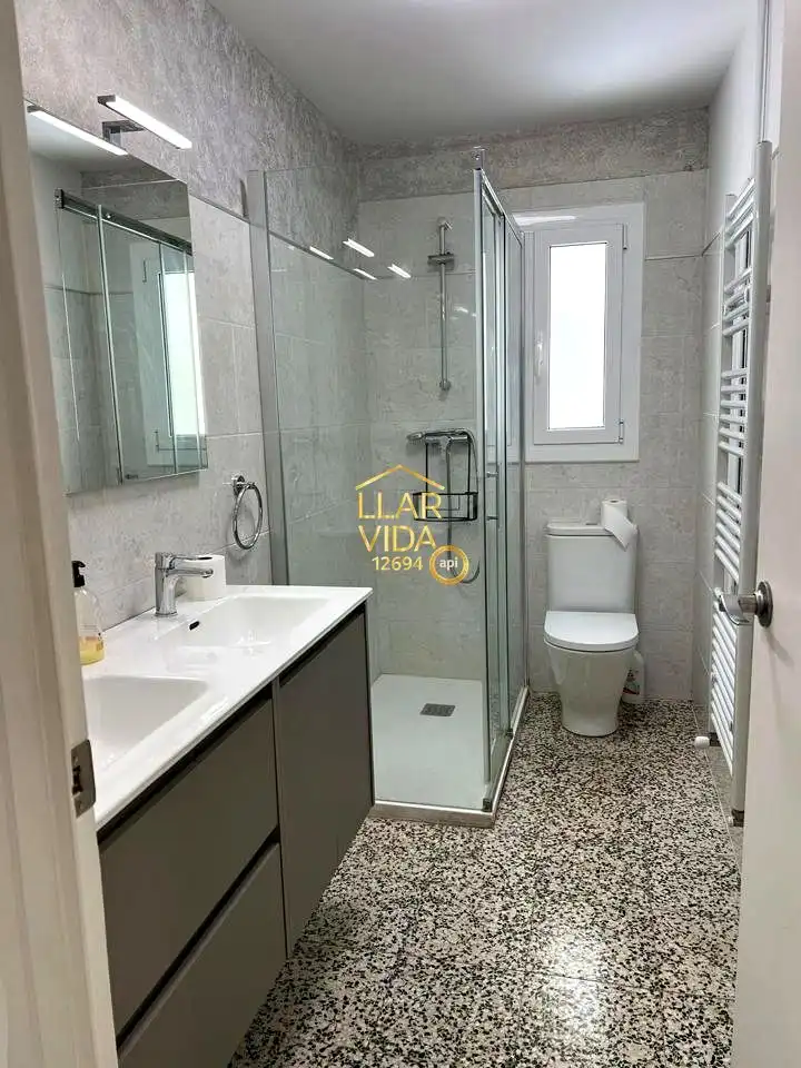 Baño de Piso de alquiler en Lleida con Aire acondicionado, Calefacción y Amueblado