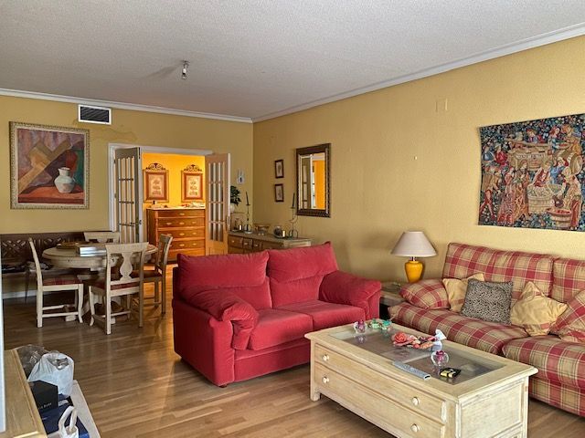 Living room of Flat for sale in Ciudad Real Capital  with Air Conditioner, Private garden and Parquet flooring