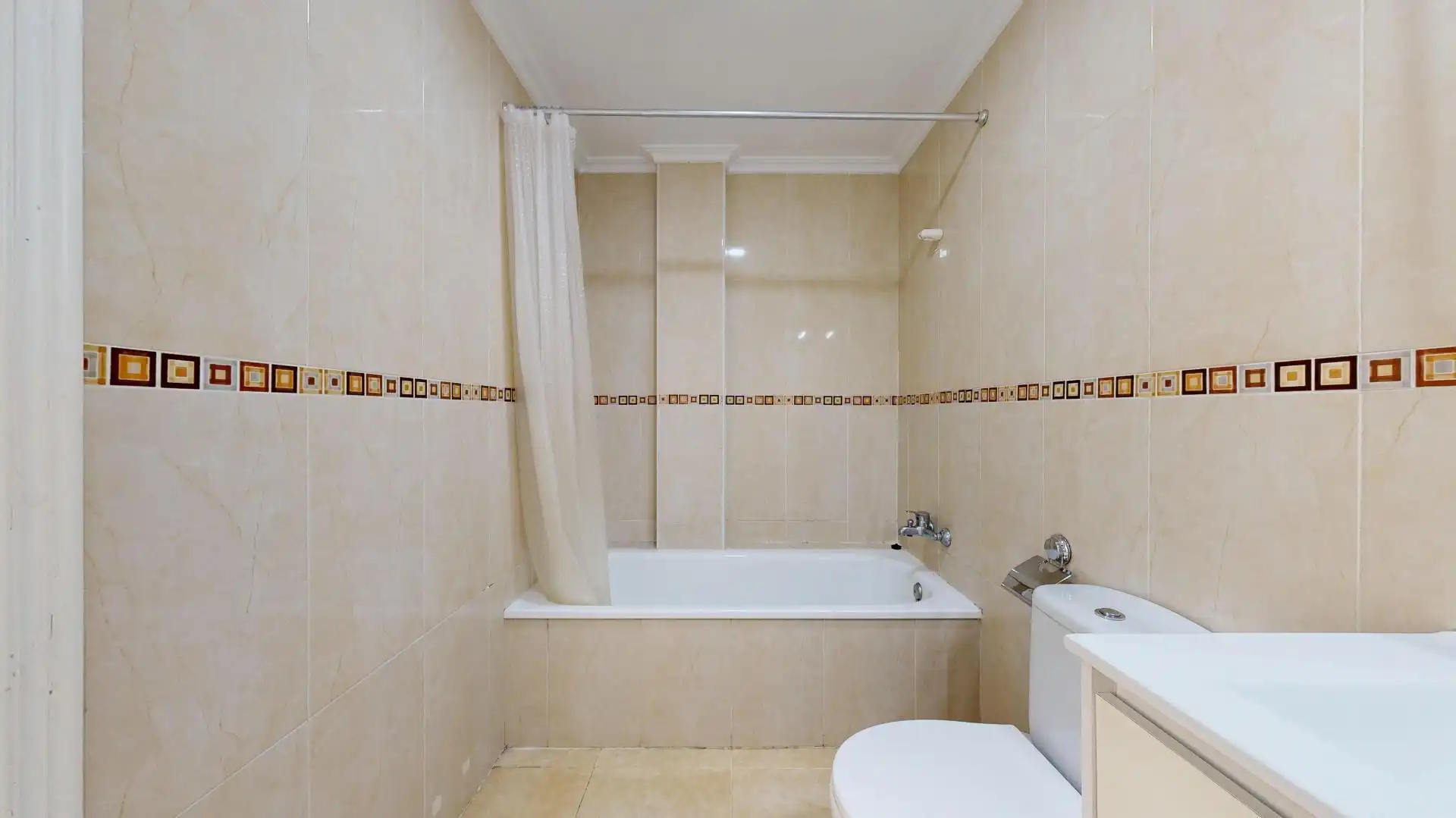 Bany de Apartament en venda en Los Montesinos amb Aire condicionat, Moblat i Piscina comunitària