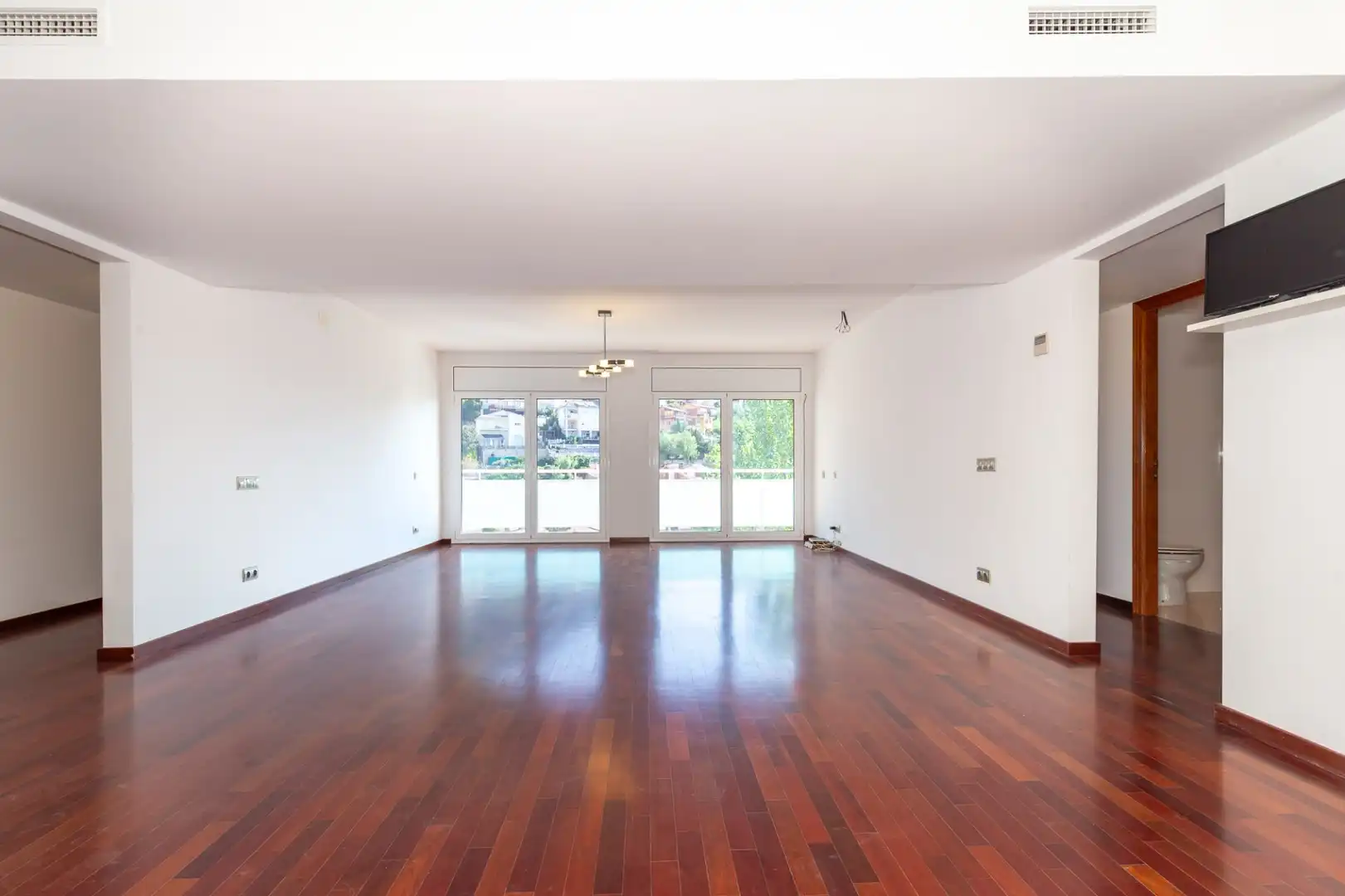 Sala de estar de Casa o chalet en venta en Vallirana con Calefacción, Terraza y Balcón