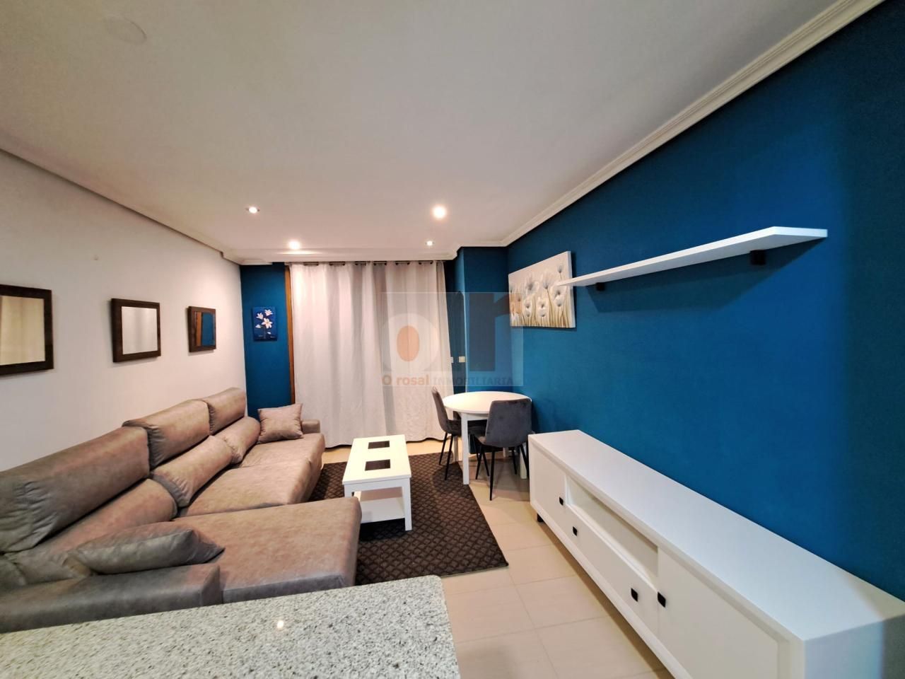 Sala d'estar de Estudi de lloguer en Moaña amb Calefacció, Traster i Moblat