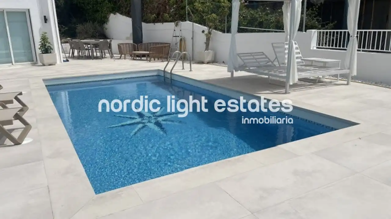Vista exterior de Casa o chalet en venta en Nerja con Terraza, Trastero y Piscina