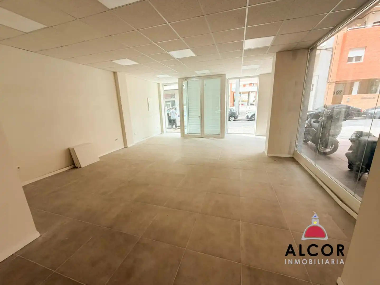 Local comercial en alquiler en Pueblo, imagen 2