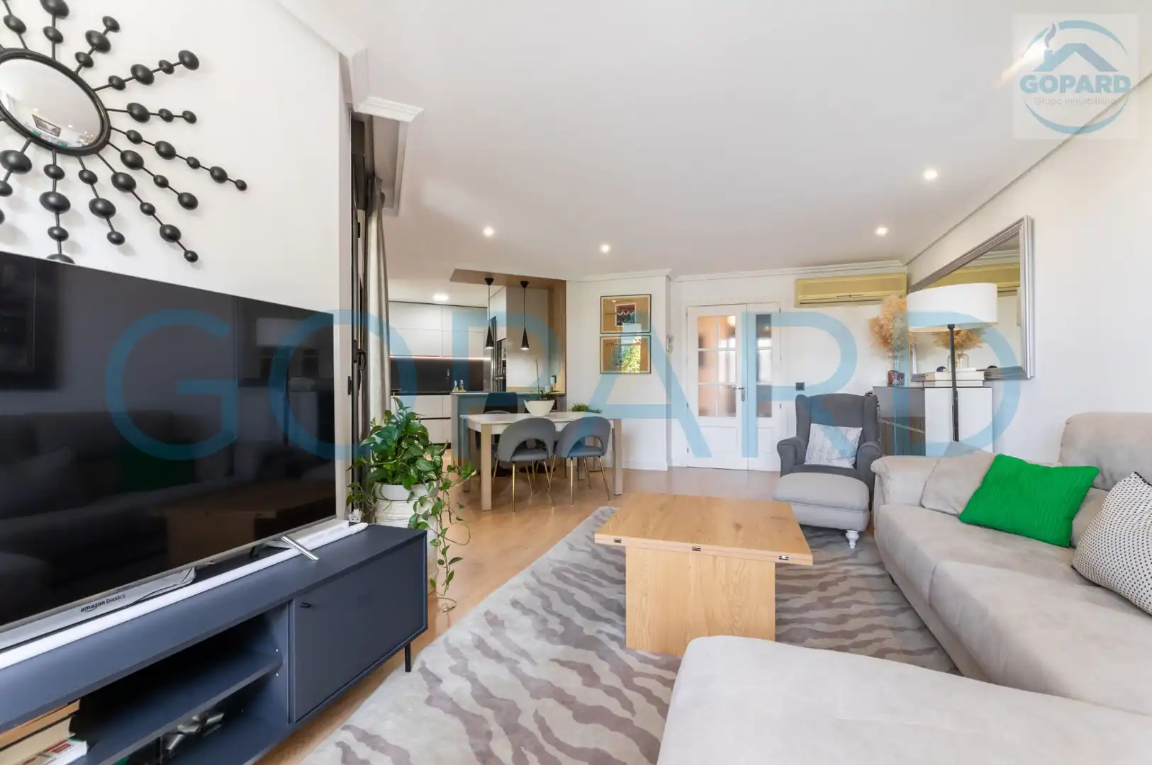 Sala de estar de Dúplex en venta en Villanueva del Pardillo con Aire acondicionado, Calefacción y Parquet