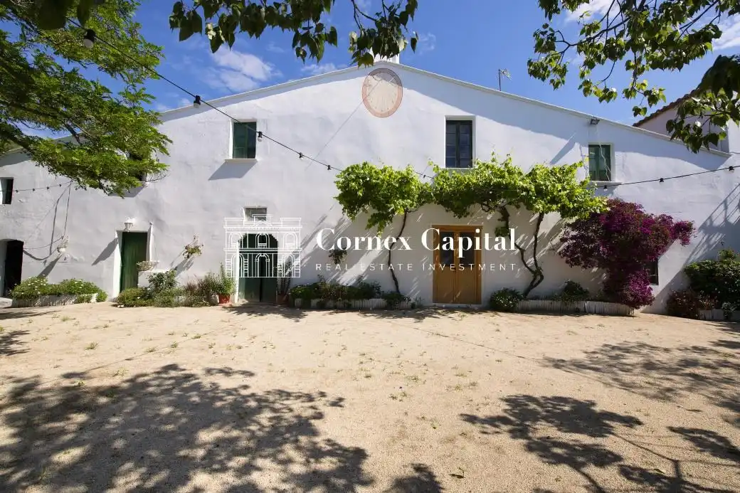 Außenansicht von Country house zum Verkauf in Sant Andreu de Llavaneres mit Privatgarten, Terrasse und Schwimmbad