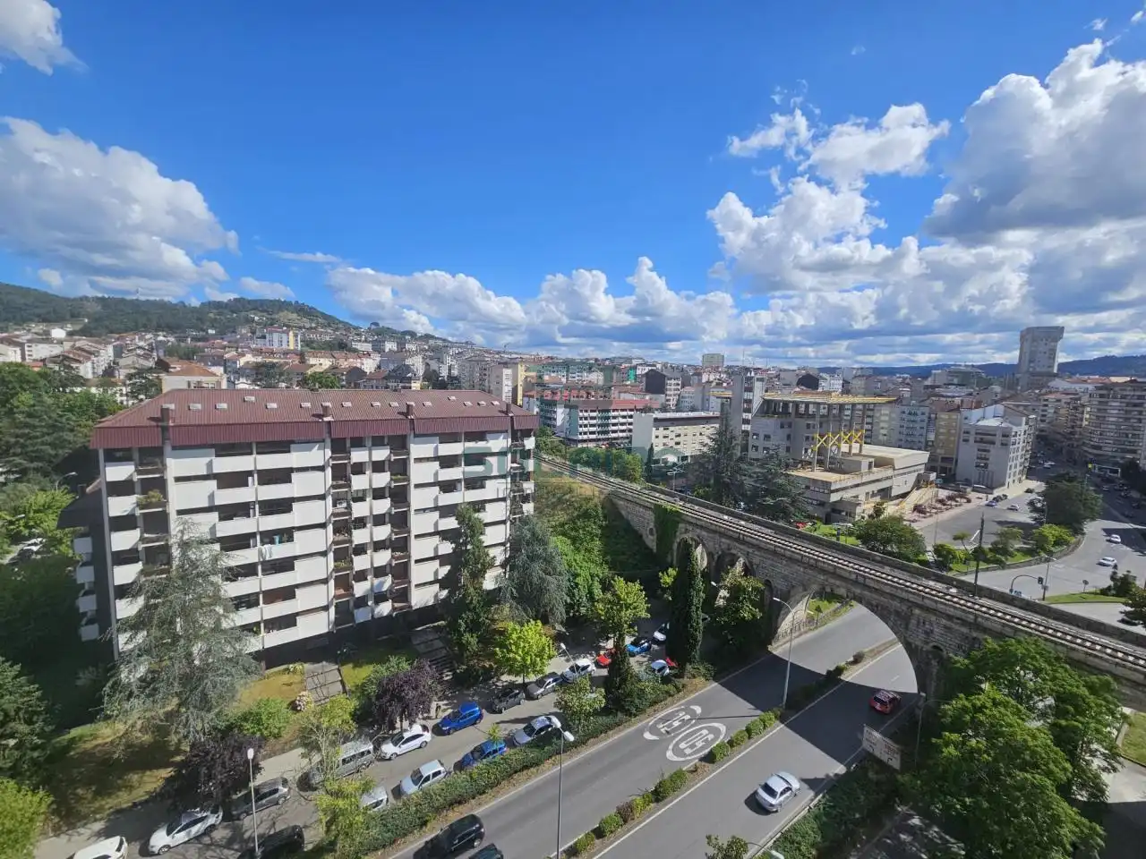 Vista exterior de Piso en venta en Ourense Capital  con Calefacción, Parquet y Trastero